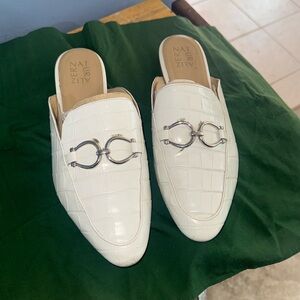 naturalizer 11 w wide - white croc leather flat mule silver buckle